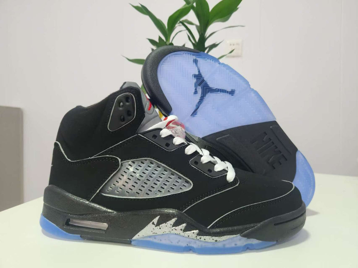 Brand New Fashion Sneakers – Men’s & Women’s Casual Shoes