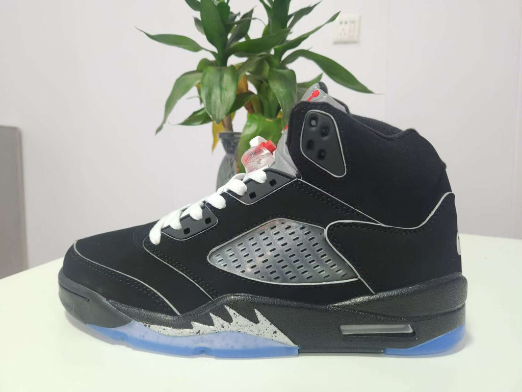 Brand New Fashion Sneakers – Men’s & Women’s Casual Shoes