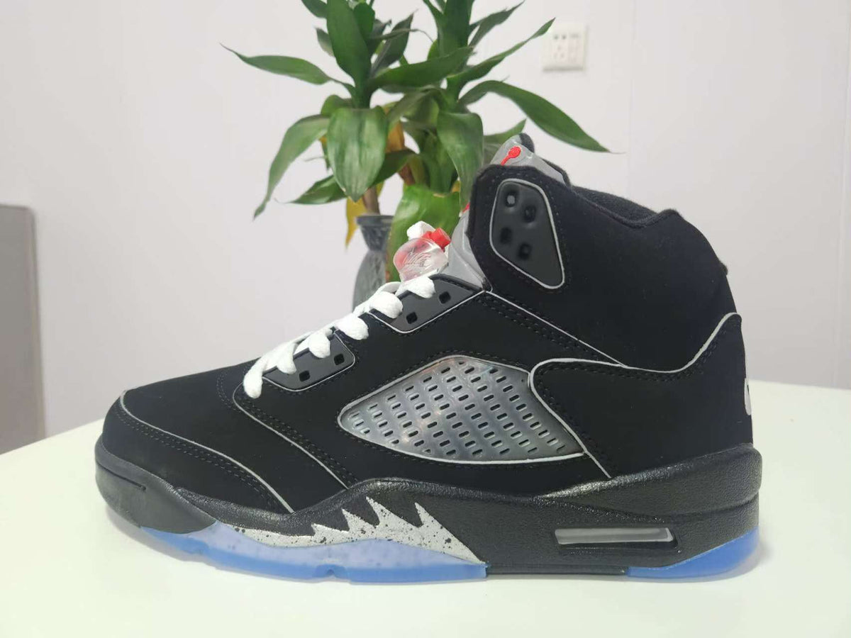 Brand New Fashion Sneakers – Men’s & Women’s Casual Shoes