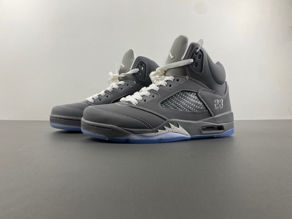 Brand New Fashion Sneakers – Men’s & Women’s Casual Shoes