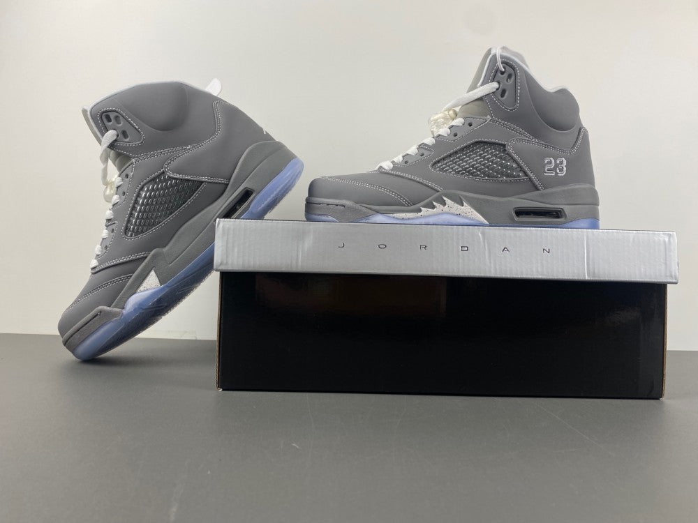 Brand New Fashion Sneakers – Men’s & Women’s Casual Shoes
