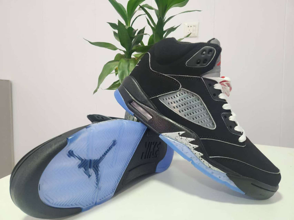 Brand New Fashion Sneakers – Men’s & Women’s Casual Shoes