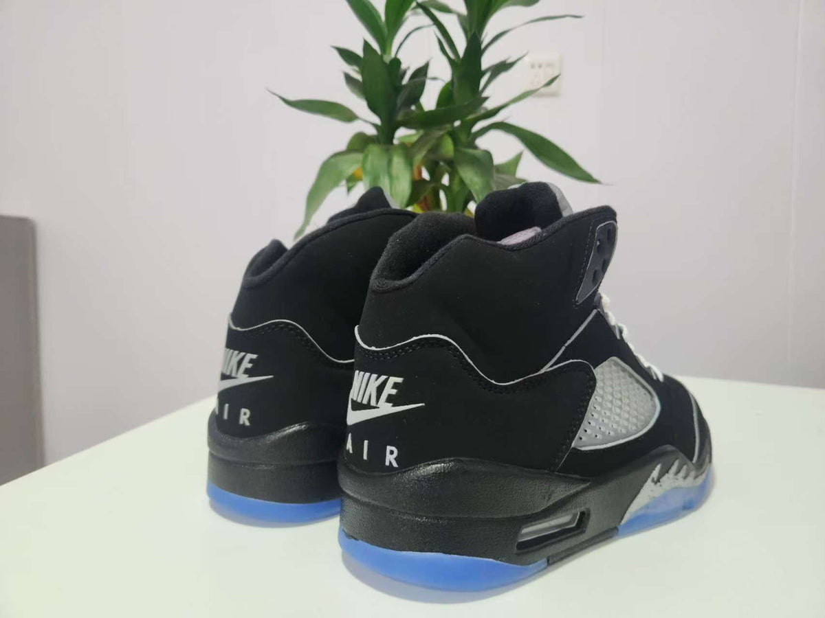 Brand New Fashion Sneakers – Men’s & Women’s Casual Shoes