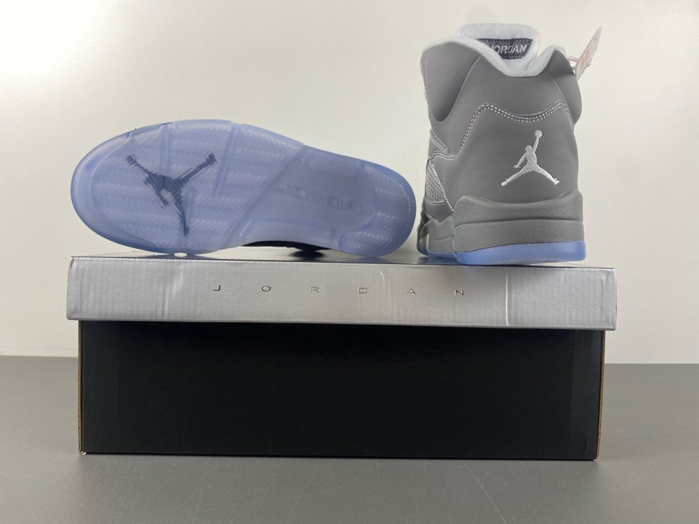 Brand New Fashion Sneakers – Men’s & Women’s Casual Shoes