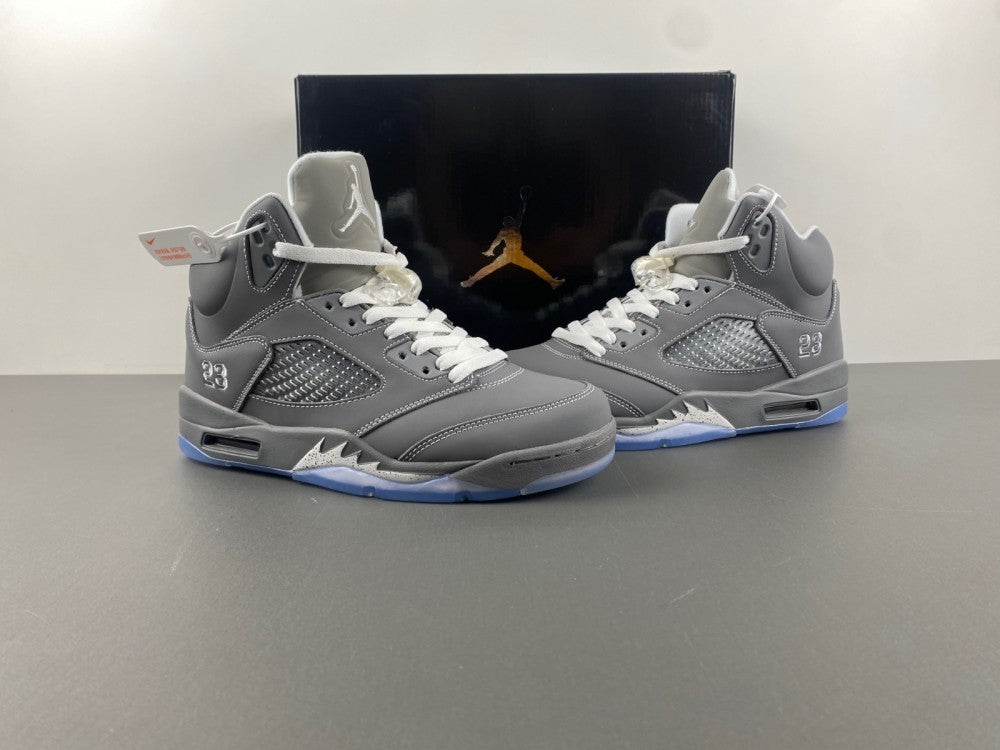 Brand New Fashion Sneakers – Men’s & Women’s Casual Shoes