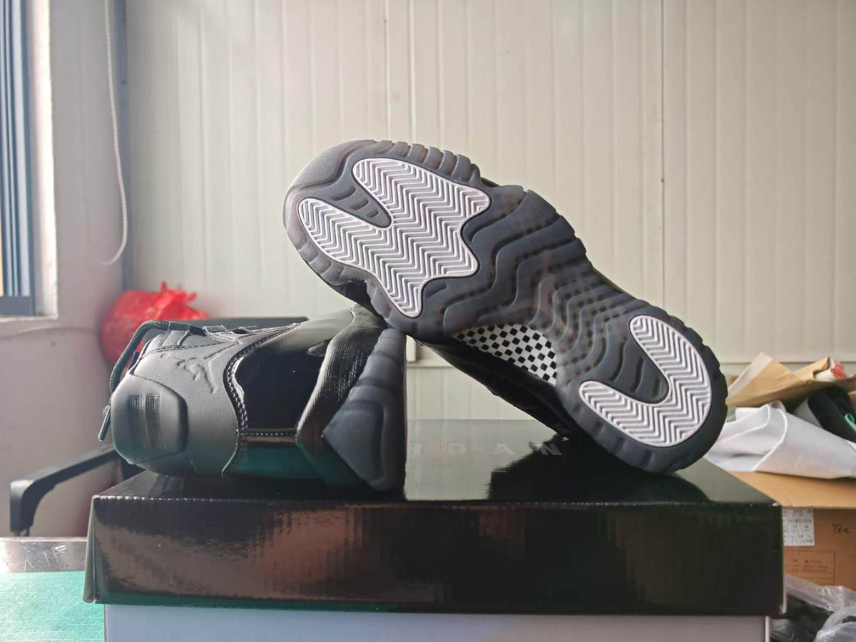 Brand New Fashion Sneakers – Men’s & Women’s Casual Shoes