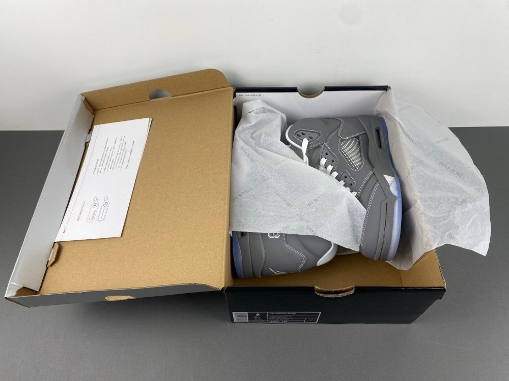 Brand New Fashion Sneakers – Men’s & Women’s Casual Shoes